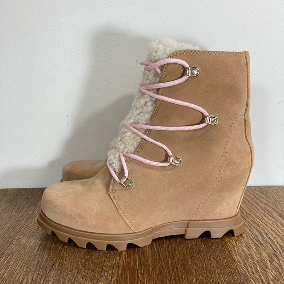 NEW Sorel Joan of Arctic Wedge lll Lace Cozy Bootie Womens Size 7.5 Tawny Buff - Picture 2 of 13
